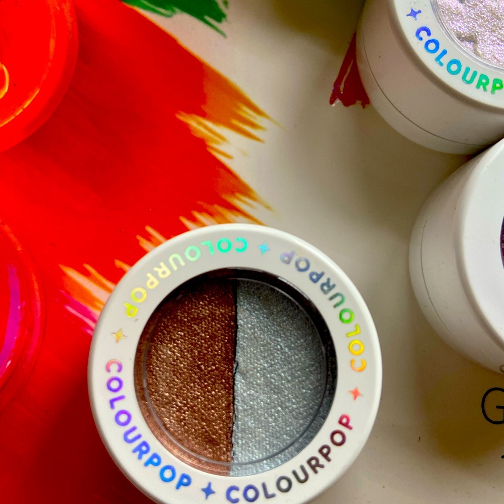 Colourpop eyeshadow in Daze and Faze